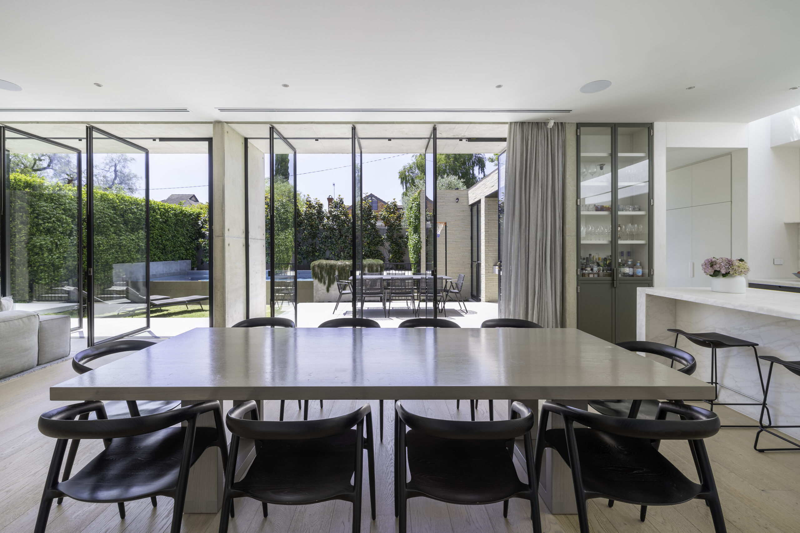Impeccable contemporary family living – 4 Bedroom home with north facing pool 4