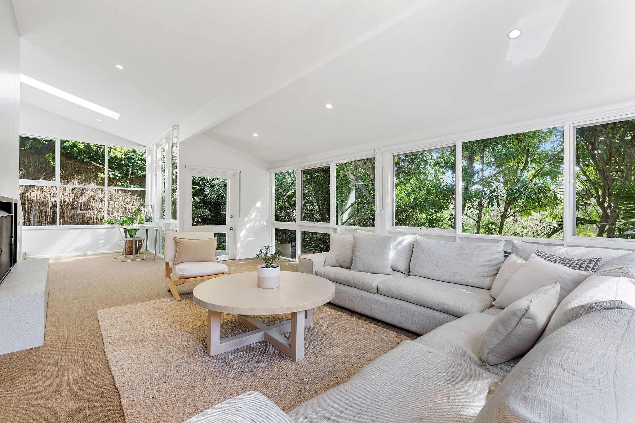 Quintessential Portsea beach house, walk to beach and village (sleeps 8) 5