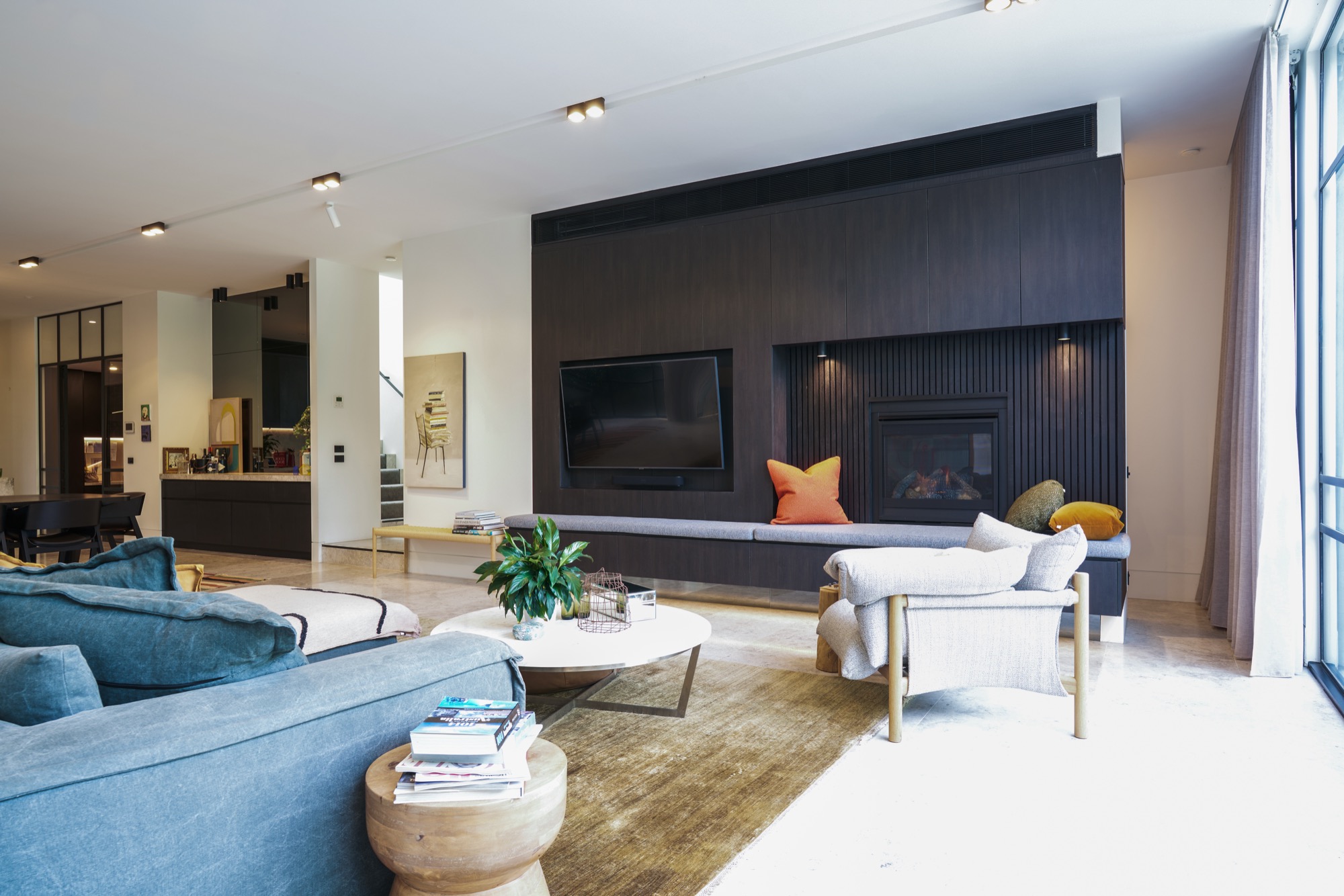 Family living with all the luxury. 5
