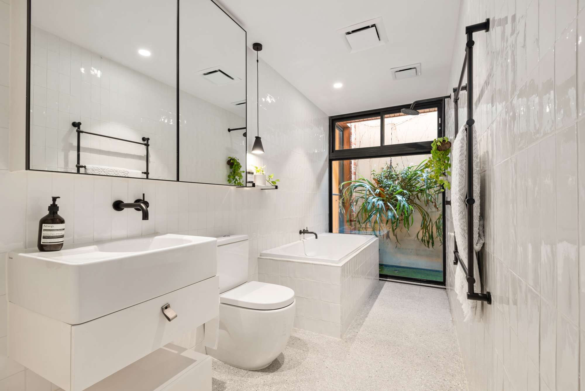 The Timber House in heart of Prahran 5